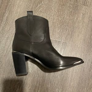 Steve Madden ankle boots (run small!!)